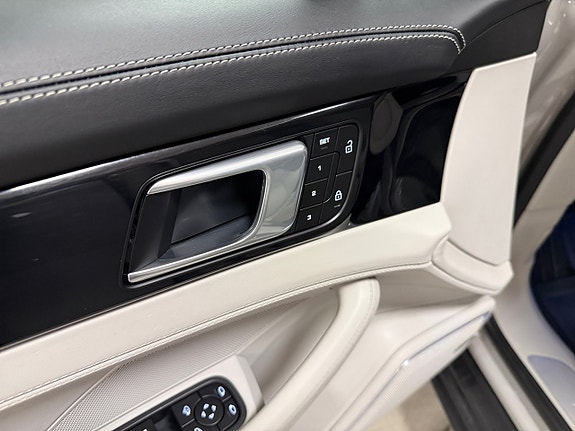 Porsche Panamera 4 9 of 18