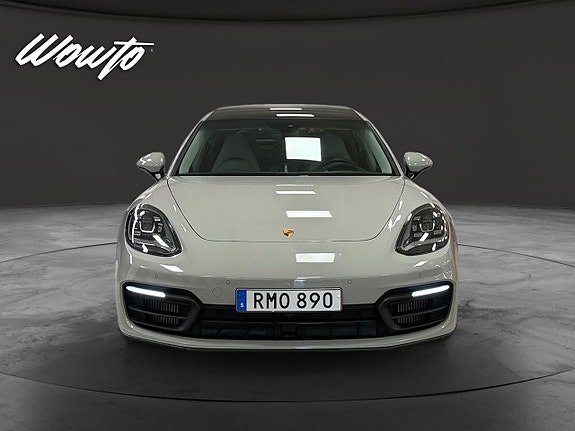 Porsche Panamera 4 2 of 18