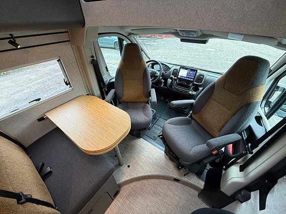 Hymer Redwood 600 Explorer 3 of 27