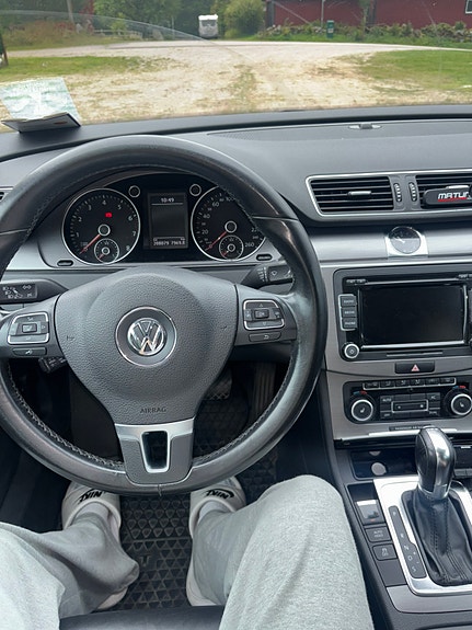 Volkswagen Passat 9 of 15