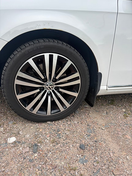 Volkswagen Passat 8 of 15