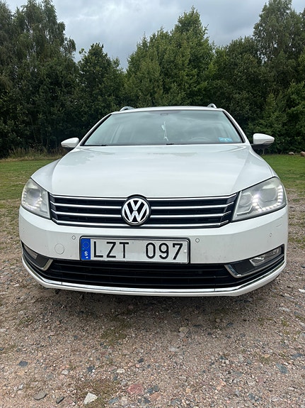 Volkswagen Passat 2 of 15