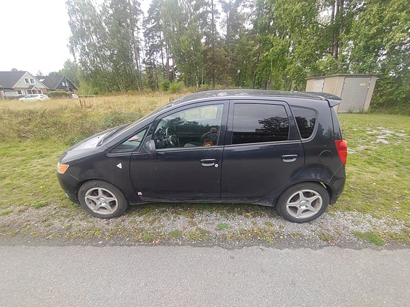 Mitsubishi Colt 2 of 6