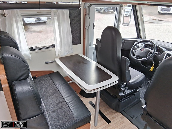 LMC Explorer I 675 Premium / Låga långbäddar / Automat 2 of 21