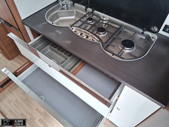 LMC Explorer I 675 Premium / Låga långbäddar / Automat 11 of 21