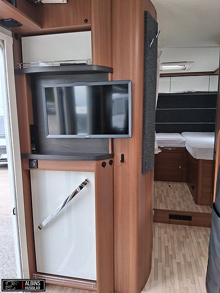 LMC Explorer I 675 Premium / Låga långbäddar / Automat 9 of 21