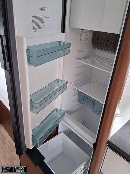 LMC Explorer I 675 Premium / Låga långbäddar / Automat 13 of 21