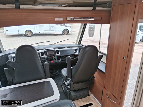 LMC Explorer I 675 Premium / Låga långbäddar / Automat 3 of 21