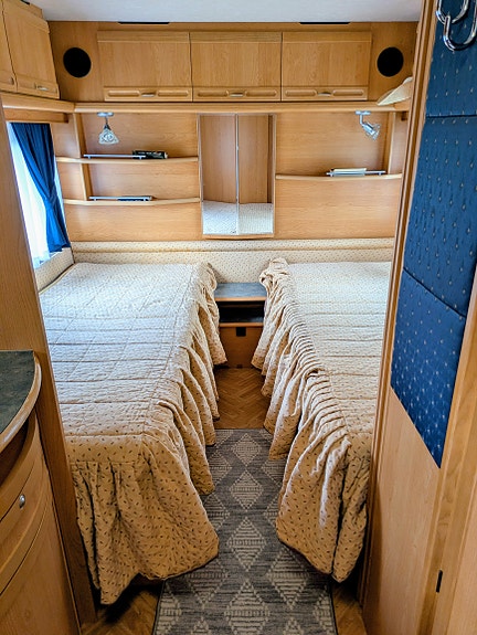 Adria Unica B 562 UL 5 of 6