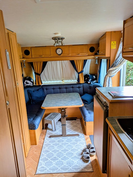 Adria Unica B 562 UL 3 of 6