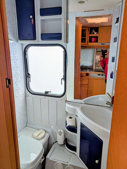 Adria Unica B 562 UL 6 of 6