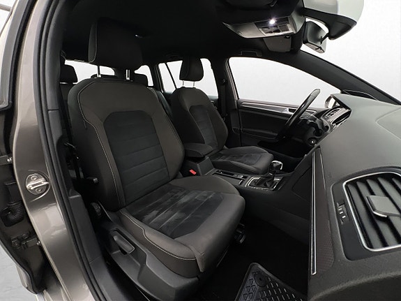 Volkswagen Golf Alltrack 24 of 30