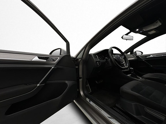 Volkswagen Golf Alltrack 11 of 30