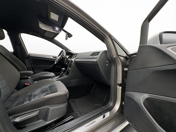 Volkswagen Golf Alltrack 25 of 30