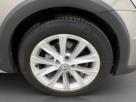 Volkswagen Golf Alltrack 28 of 30