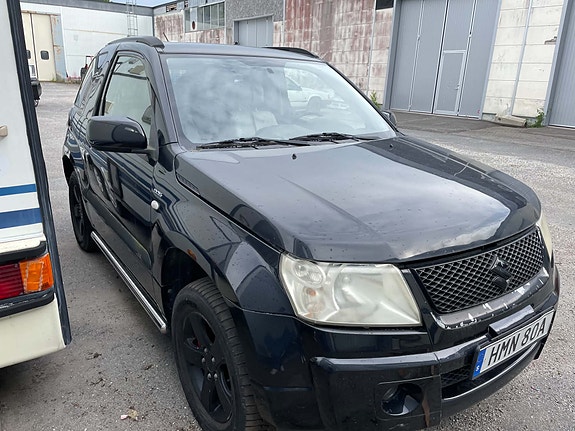 Suzuki Grand Vitara 2 of 4