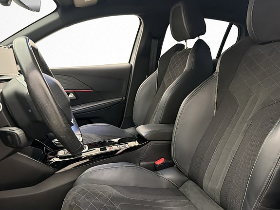 Peugeot e-208 12 of 30