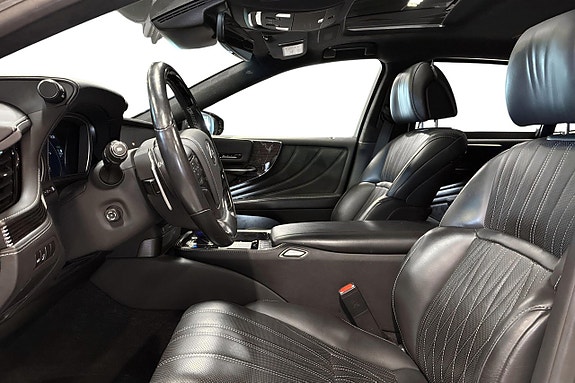 Lexus LS500h 14 of 24