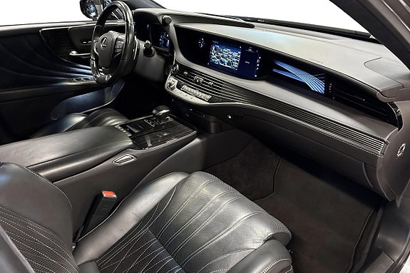 Lexus LS500h 11 of 24