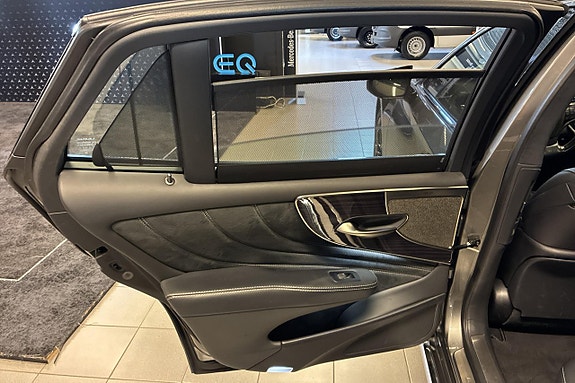 Lexus LS500h 16 of 24