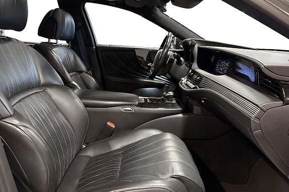 Lexus LS500h 18 of 24