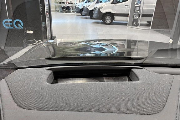 Lexus LS500h 22 of 24