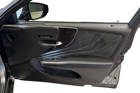 Lexus LS500h 17 of 24