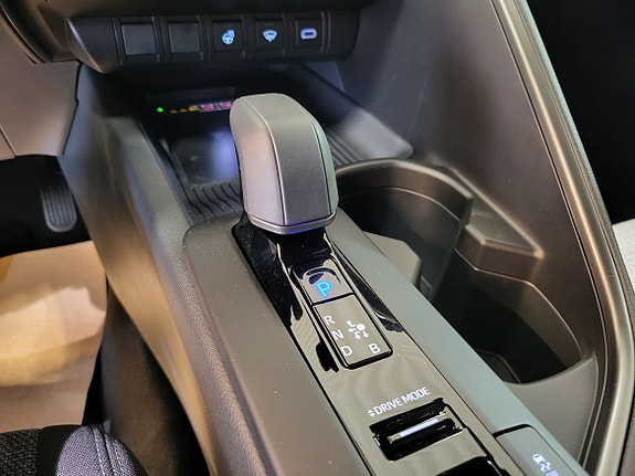 Toyota C-HR 10 of 13