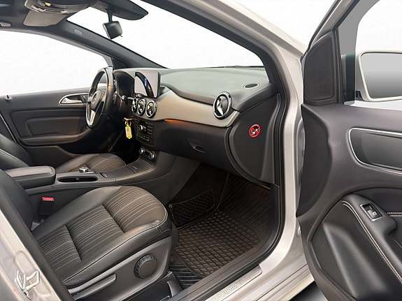 Mercedes-Benz B200 26 of 30