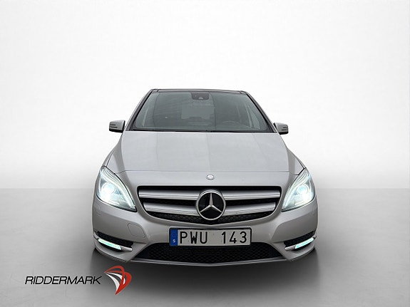 Mercedes-Benz B200 2 of 30
