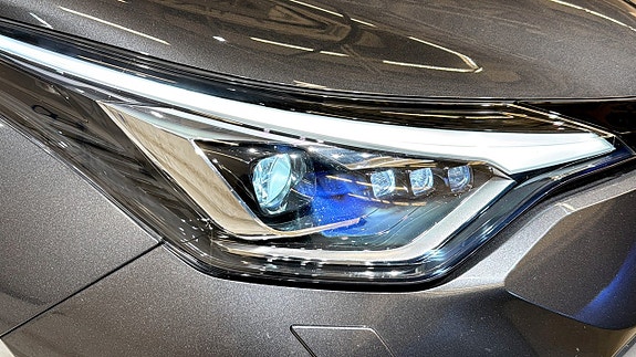 Toyota C-HR 14 of 19