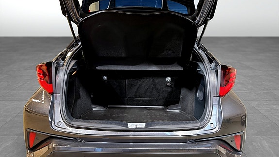 Toyota C-HR 12 of 19