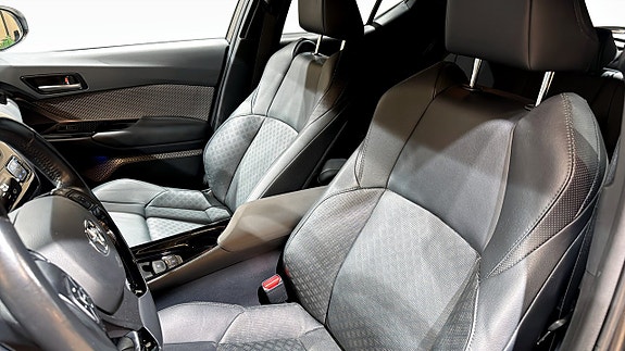Toyota C-HR 8 of 19