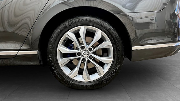 Volkswagen Passat 6 of 25