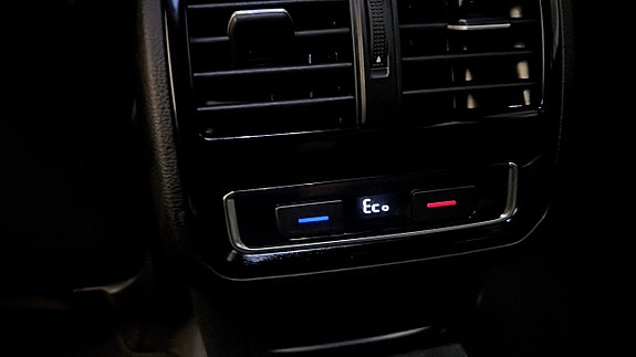 Volkswagen Passat 23 of 25