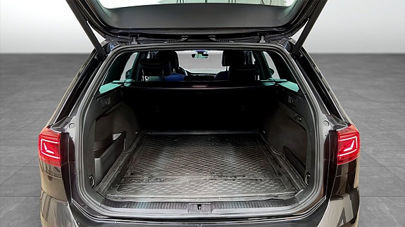 Volkswagen Passat 12 of 25