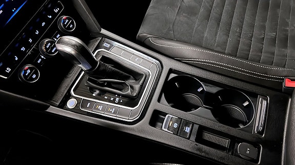 Volkswagen Passat 18 of 25