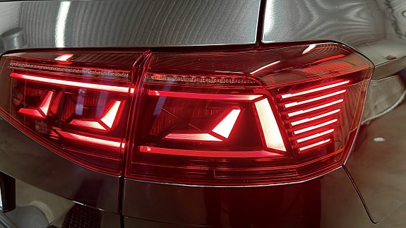 Volkswagen Passat 15 of 25