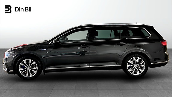 Volkswagen Passat 2 of 25