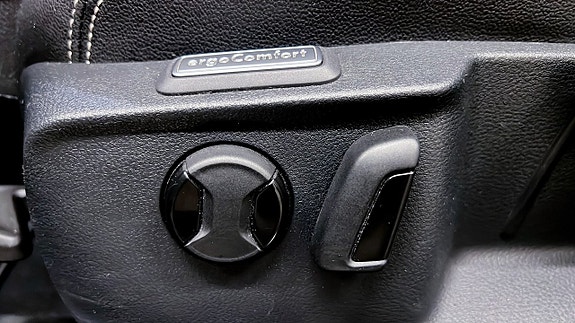 Volkswagen Passat 16 of 25