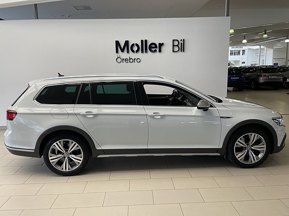 Volkswagen Passat Alltrack 5 of 22