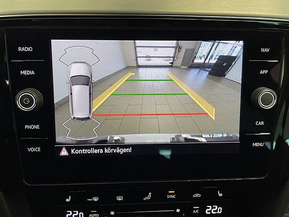 Volkswagen Passat Alltrack 21 of 22