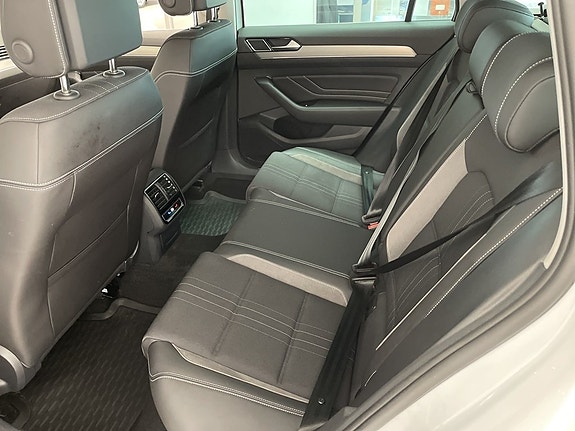 Volkswagen Passat Alltrack 14 of 22