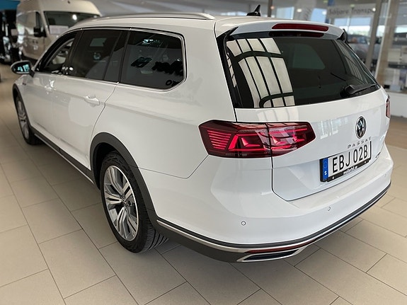 Volkswagen Passat Alltrack 11 of 22