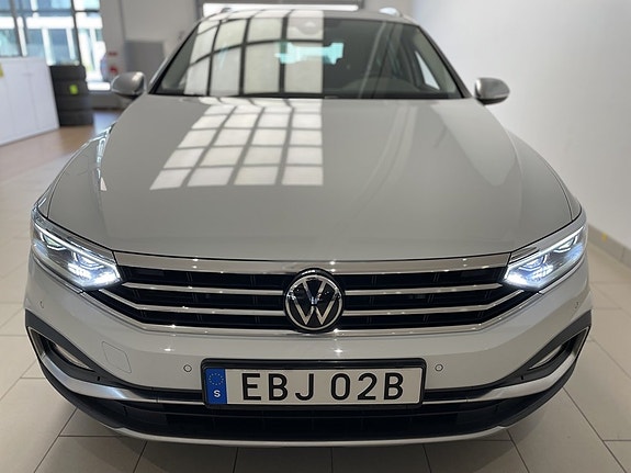 Volkswagen Passat Alltrack 3 of 22
