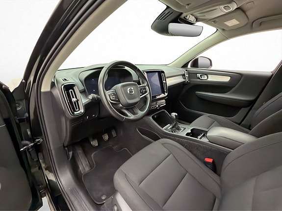 Volvo XC40 10 of 30