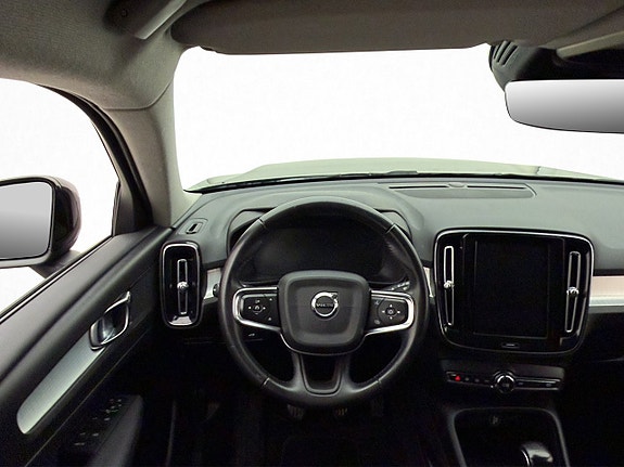 Volvo XC40 12 of 30
