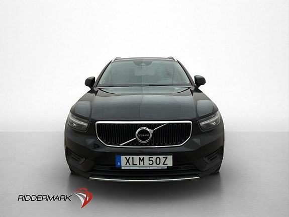 Volvo XC40 2 of 30