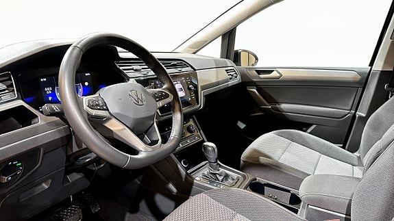 Volkswagen Touran 7 of 21