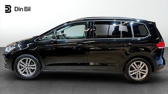 Volkswagen Touran 2 of 21